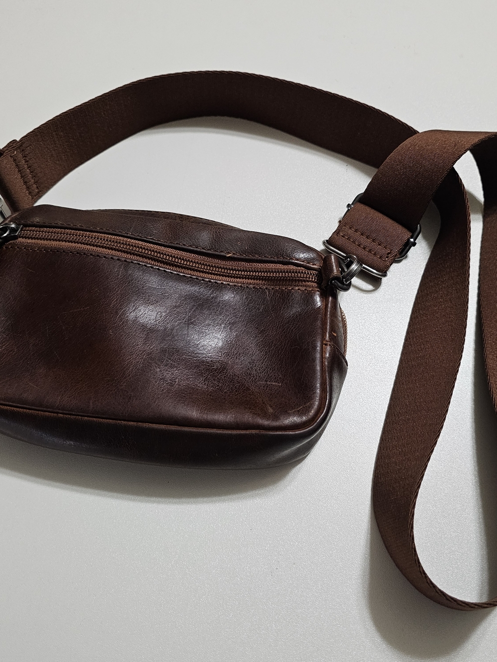 Ariat Dark Brown Leather Crossbody with Embroidered Wing Motif - Picture 7 of 7